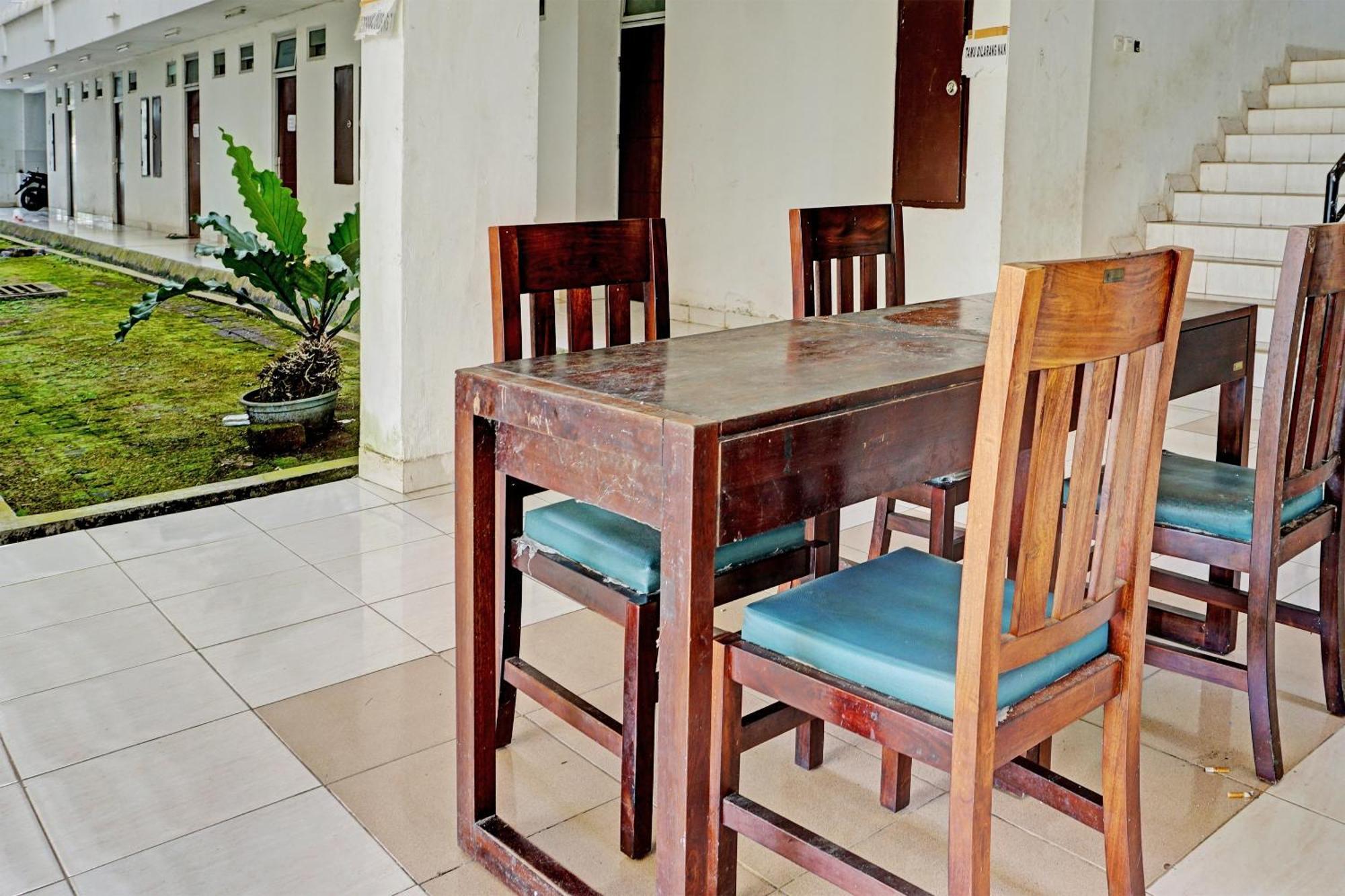 Spot On 92374 Penginapan Rusunawa Malang Exterior photo