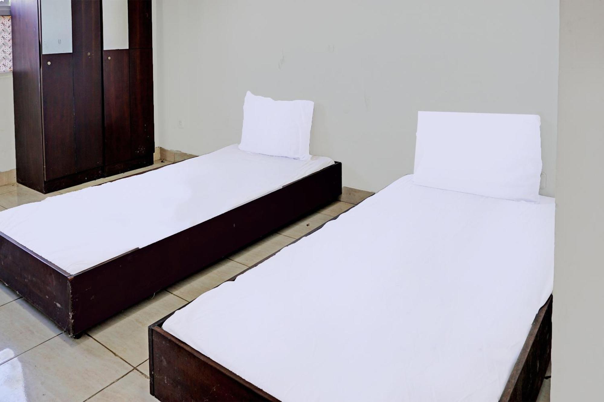 Spot On 92374 Penginapan Rusunawa Malang Exterior photo
