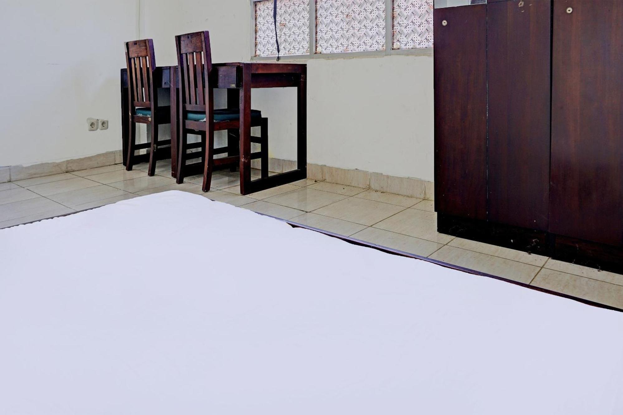 Spot On 92374 Penginapan Rusunawa Malang Exterior photo