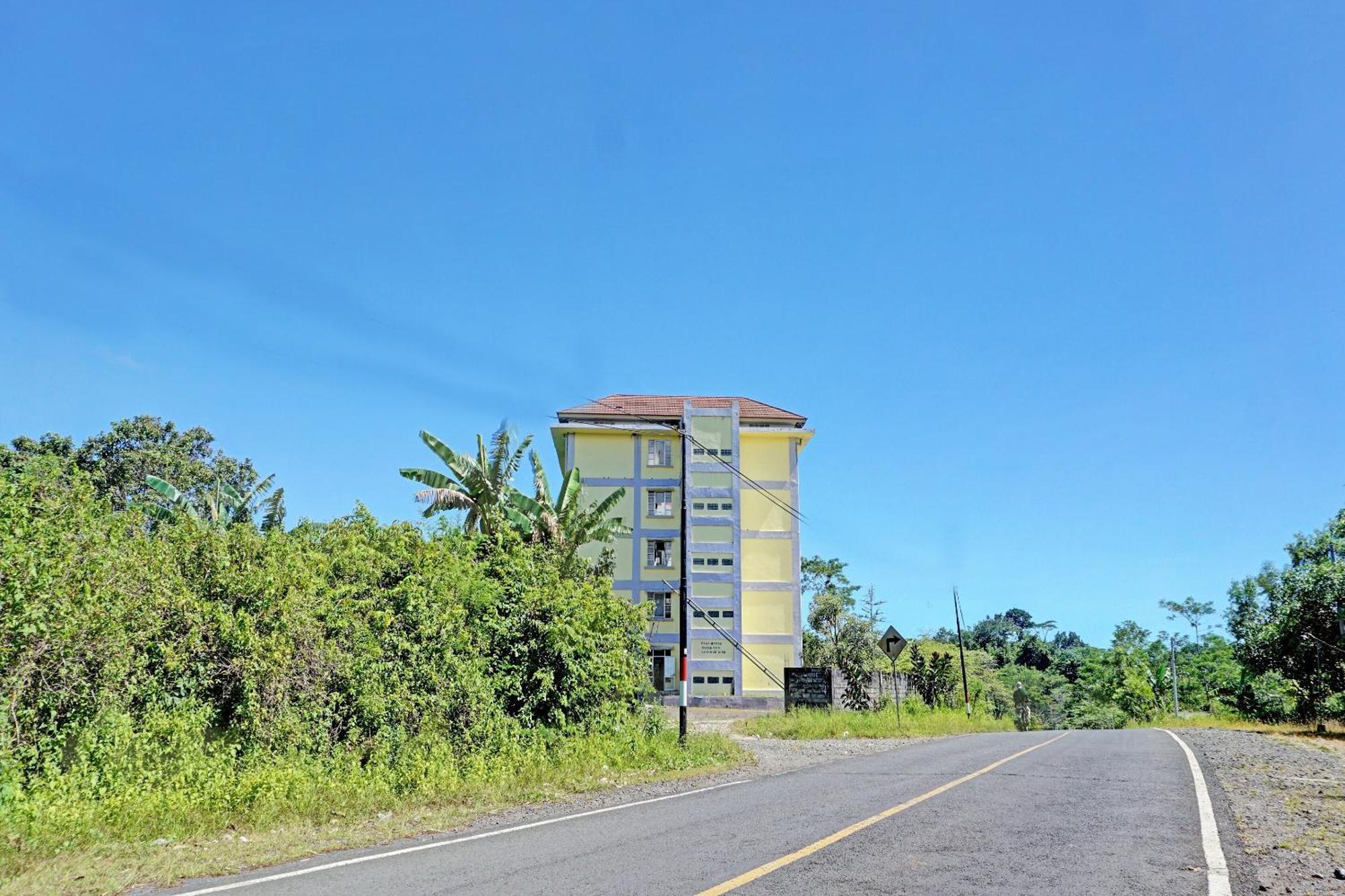 Spot On 92374 Penginapan Rusunawa Malang Exterior photo